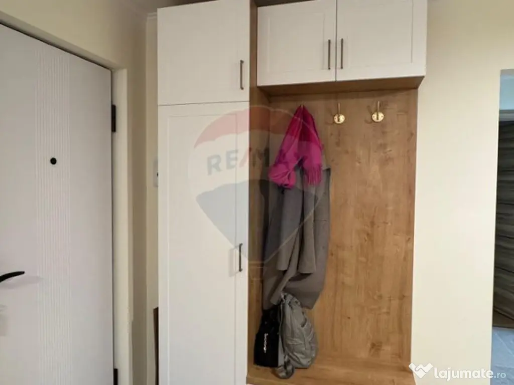 Apartament de inchiriat 3 camere plus Garaj complet RENOVAT