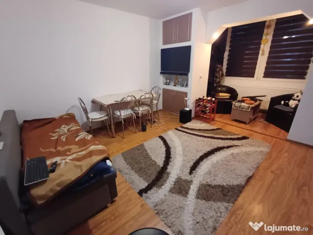 Vând apartament 3 camere Dambu Pietros