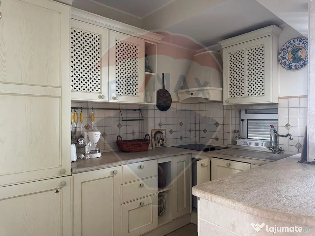 DE VANZARE Apartament cu 4 camere în Mamaia Nord