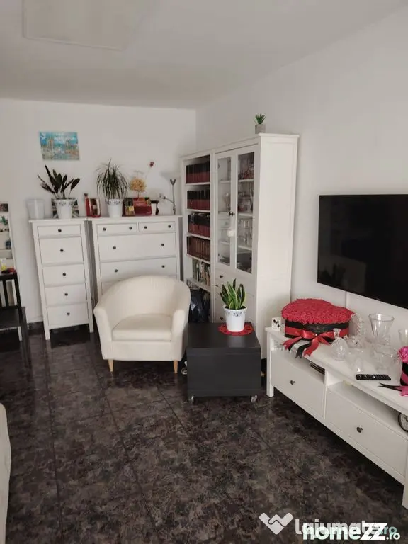 Tomis 1, apartament cu doua camere decomandate.