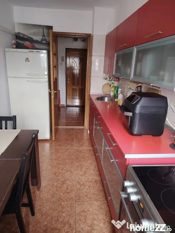 Tomis 1, apartament cu doua camere decomandate.