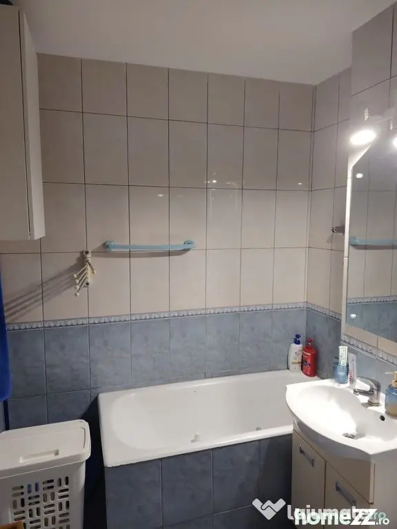 Tomis 1, apartament cu doua camere decomandate.