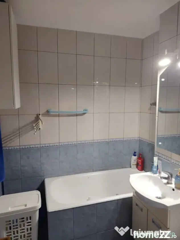 Tomis 1, apartament cu doua camere decomandate.
