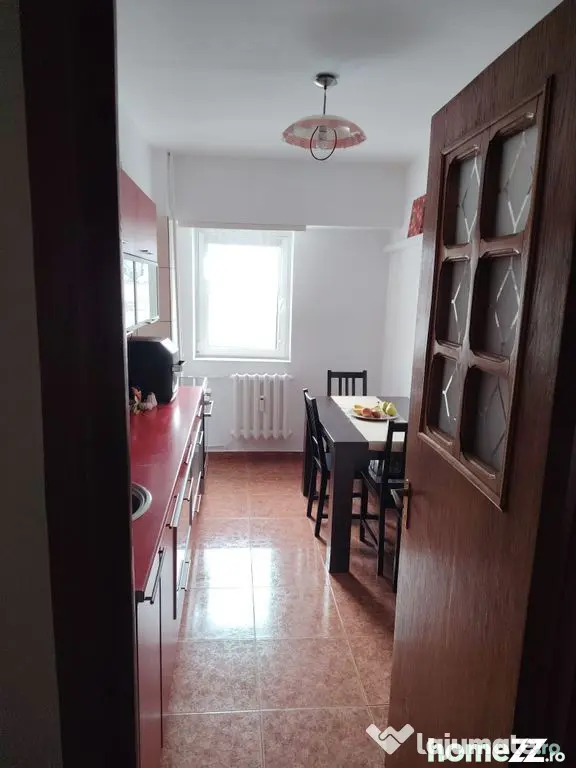 Tomis 1, apartament cu doua camere decomandate.