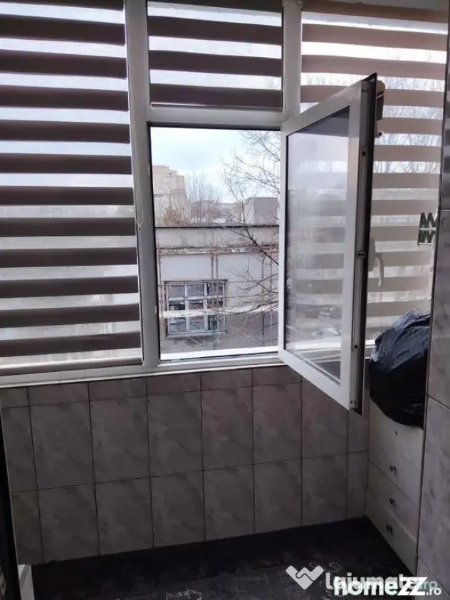 Tomis 1, apartament cu doua camere decomandate.