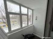 Metrou 1 Decembrie 1918, 3 cam, et. 2/4,loc de parcare,bloc reabilitat 