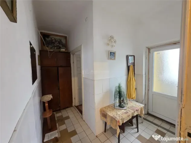2 camere - centrala termica - et 3 mansarda - Vasile Lucac