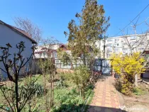 Casă la curte, 100 mp, zona Mihai Bravu