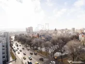 Apartament cu 3 camere in zona centrala 