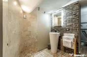 90 mp, două niveluri, complet mobilat și ultracentral, ...