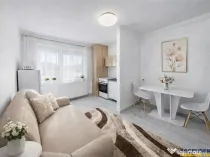 Garsoniera practica,Central: vis-a-vis de Universitatea Tran