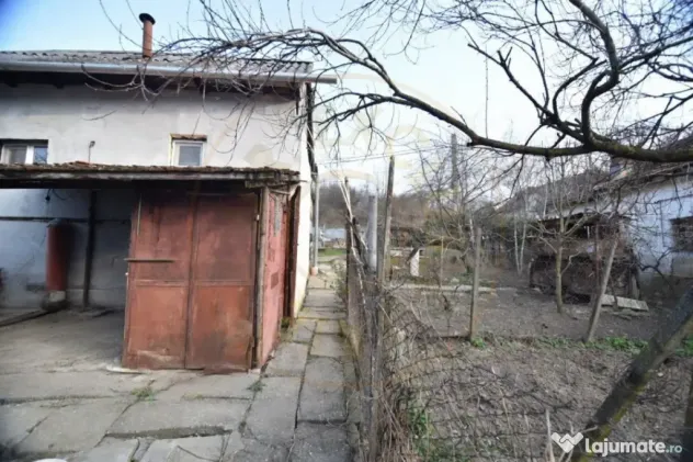 Casa+teren 742mp in Stefanesti, Arges.