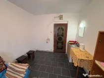 Cameră de cămin renovată, ușă metalică și geam termop