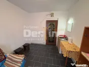 Cameră de cămin renovată, ușă metalică și geam termop 