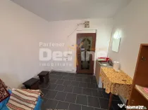 Cameră de cămin renovată, ușă metalică și geam termop