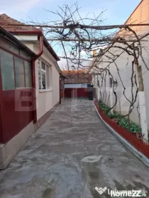 Vand casa in Oradea, intr-o zona linistita, aproape de parc