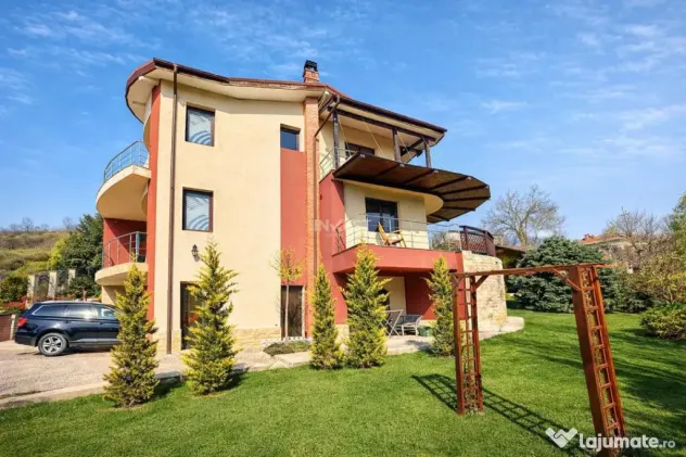 Vilă cu 7 camere și 825 mp teren în cartierul Bucium-Iasi