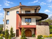 Vilă cu 7 camere și 825 mp teren în cartierul Bucium-Iasi 