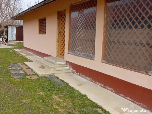 Vând casă și teren in Comuna Chiselet