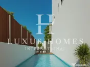 Apartament cu acces la plajă și piscină situată într-o zonă de coastă vibrantă 