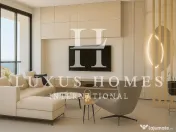 Apartament cu acces la plajă și piscină situată într-o zonă de coastă vibrantă 