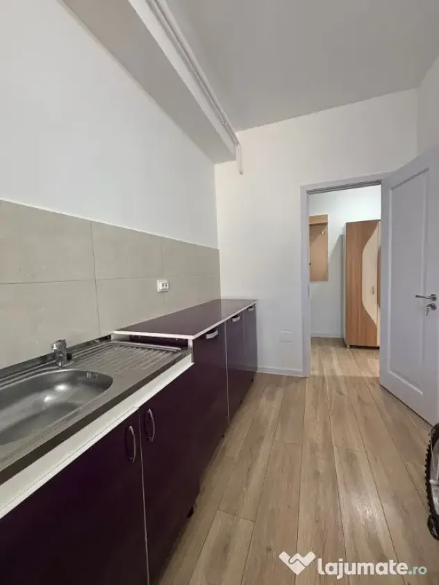 Ap. 1 cam decomandat, bloc nou, mobilat si utilat, se acceptă credit