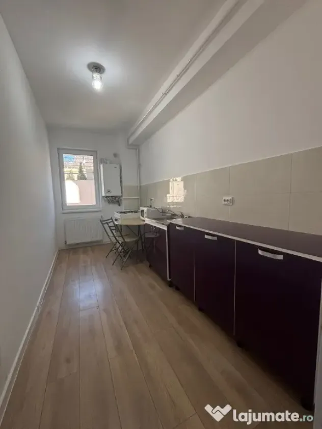 Ap. 1 cam decomandat, bloc nou, mobilat si utilat, se acceptă credit