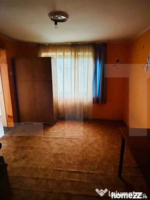 Casă din chirpici, cu teren 1900 mp - Calinesti