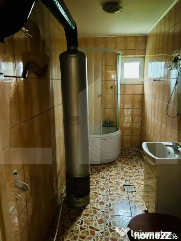 Casă din chirpici, cu teren 1900 mp - Calinesti