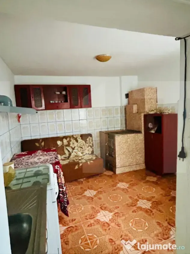 Casă din caramida, cu teren 1900 mp - Calinesti