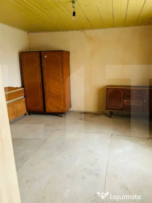 Casă din caramida, cu teren 1900 mp - Calinesti