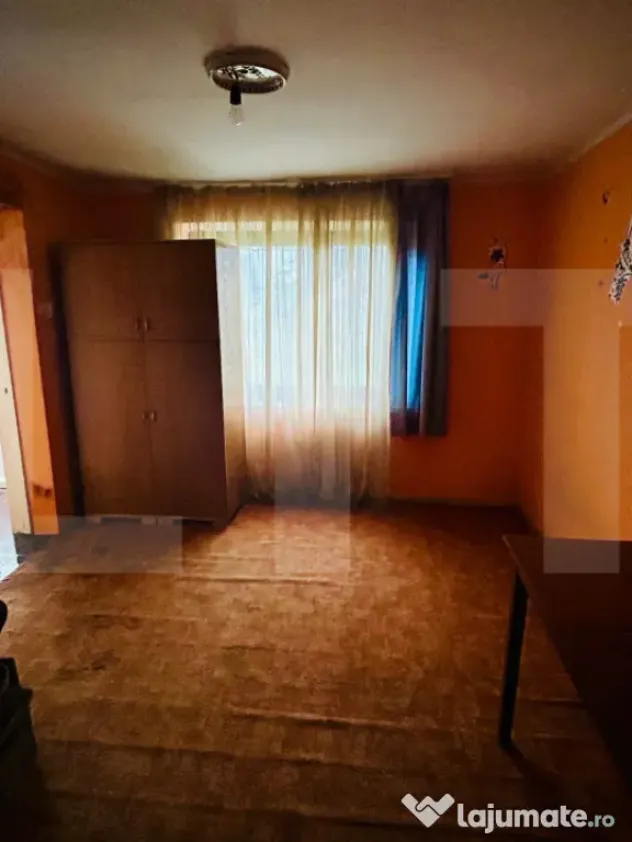Casă din caramida, cu teren 1900 mp - Calinesti