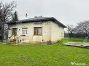 Casă din caramida, cu teren 1900 mp - Calinesti 