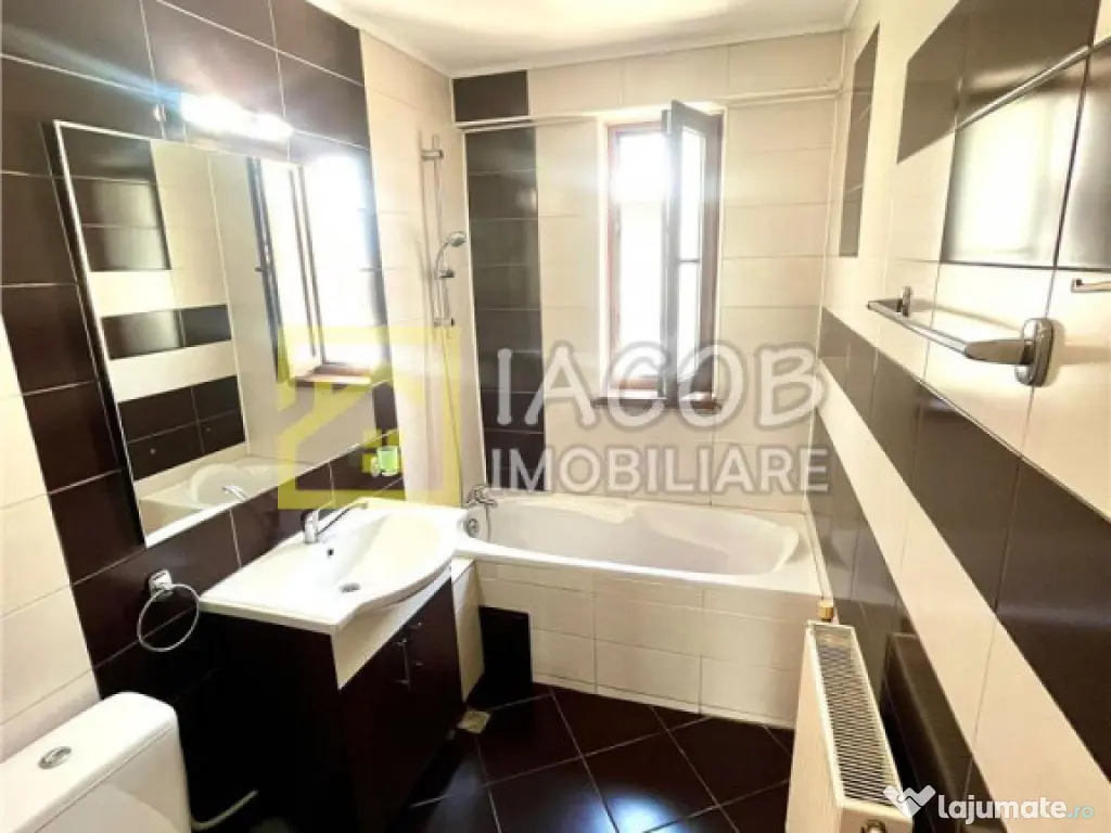 Apartament 3 camere decomandate, strada Martir Horia, Bacau