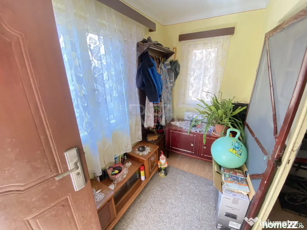 Casa cu Garaj- Zona Teius