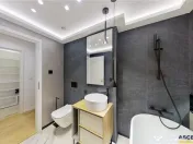 Cosmopolit Central, Studio LUX in fin aliniament, parcare s 