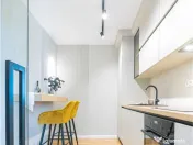 Cosmopolit Central, Studio LUX in fin aliniament, parcare s 