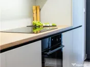 Cosmopolit Central, Studio LUX in fin aliniament, parcare s 