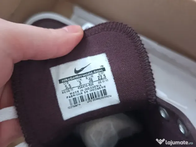 Adidași Nike