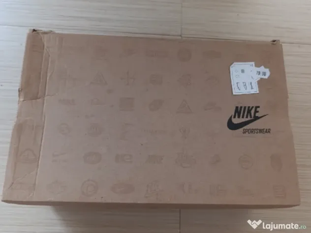 Adidași Nike