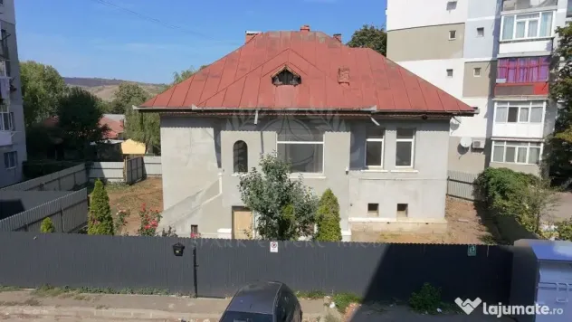 Casa de , D+P+M in Urlati, zona centrala