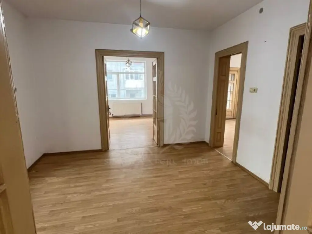 Casa de , D+P+M in Urlati, zona centrala