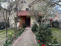 Vila spatioasa + spațiu comercial