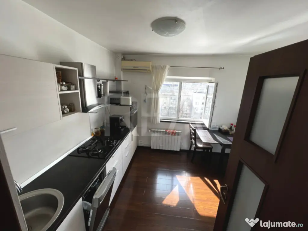 3 camere Vitan decomandat, parcare, et. 6, an 1995, metrou,