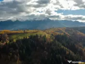 FILM! Constructie rustica tip Casa Verde, cu parau si panora 