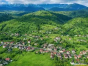 FILM! Constructie rustica tip Casa Verde, cu parau si panora 