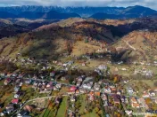 FILM! Constructie rustica tip Casa Verde, cu parau si panora 