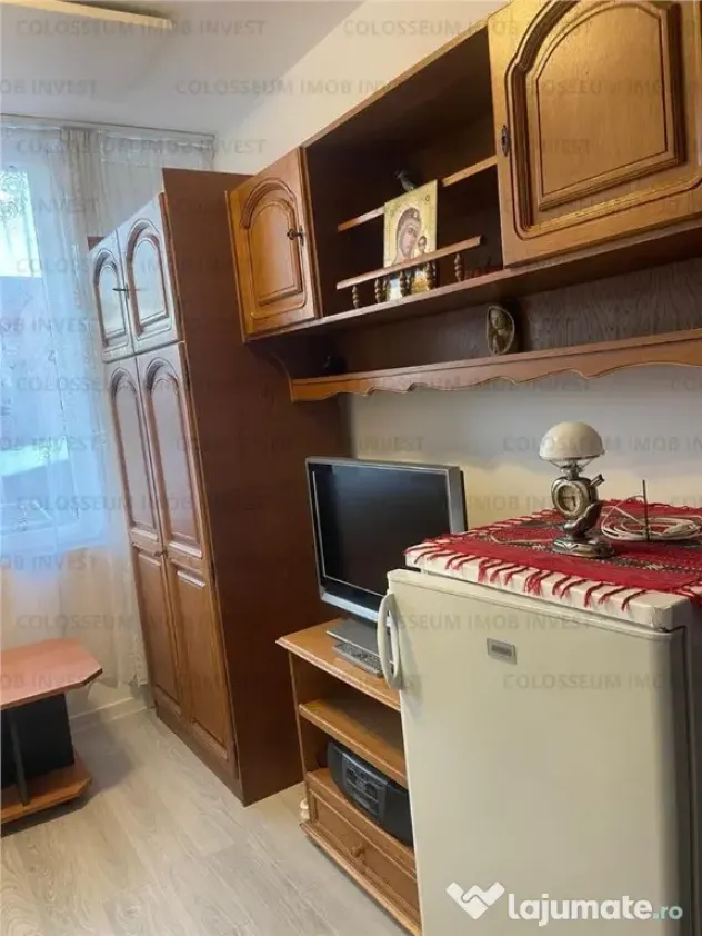 COLOSSEUM: Camera cu baie renovat mobilat utilat Astra Piata