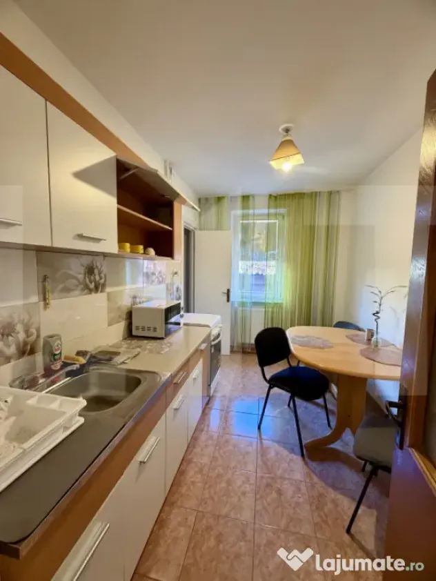 Apartament 4 camere, Central