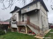 Casă spațioasă cu teren generos, aproape de centrul oraș 